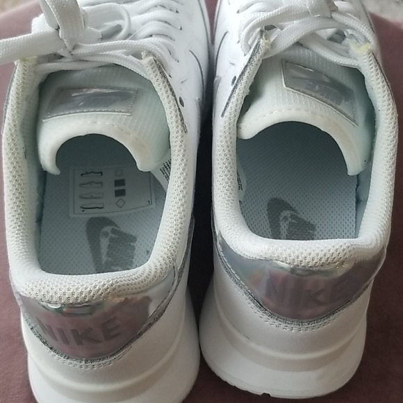 Nike Casual Shoes - fits 6.5 - Picture 4 of 4